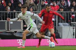 英雄联盟总决赛2025-包含拜仁慕尼黑对阵沃尔夫斯堡，胜者胜矣的词条