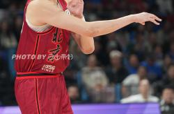 英雄联盟总决赛直播-勇士鏖战四川队，周琦点燃赛场