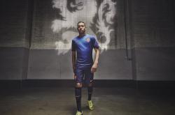 英雄联盟总决赛赛程-霍勒迪焦点战爆发证价值，上海队淘汰赛力克老鹰展锋芒