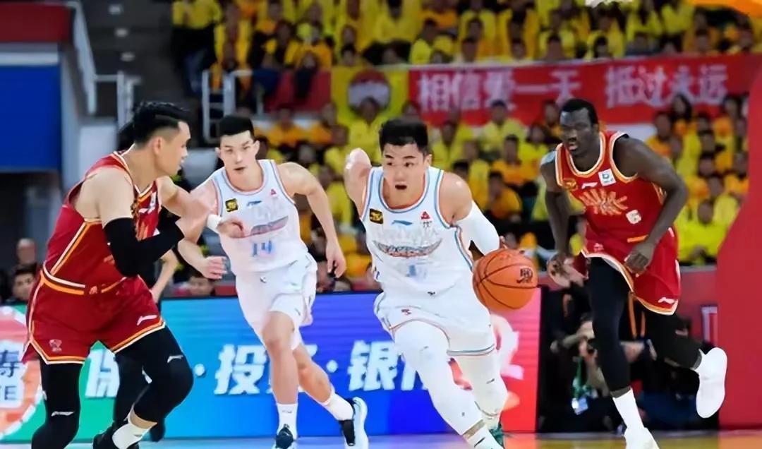 包含山东男篮在客场战胜浙江队，继续保持不败纪录的词条