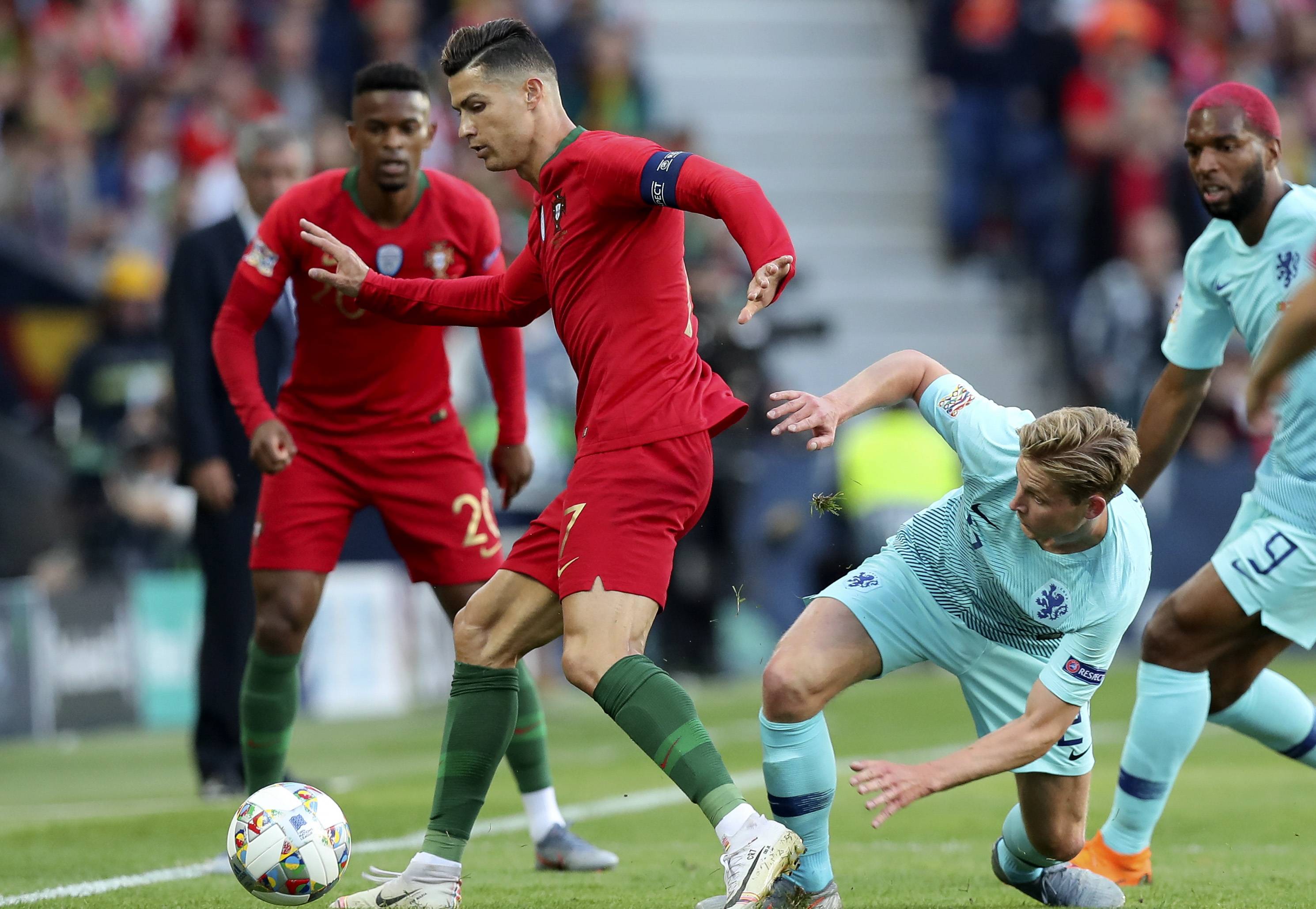 包含瑞典足球队逆转比利时，晋级欧预赛关键之战的词条