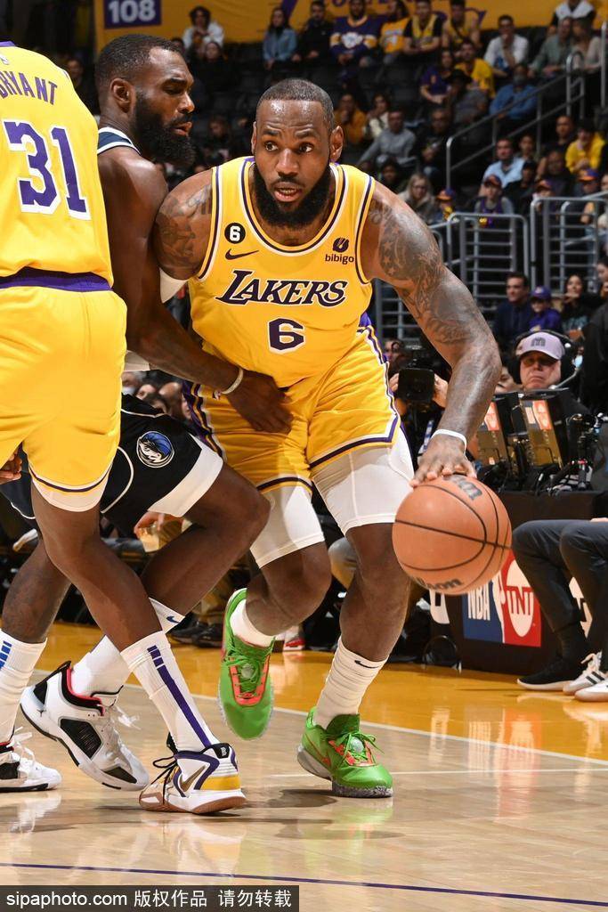 篮板王重返巅峰,再登全明星宝座 篮板王重返巅峰,再登全明星宝座