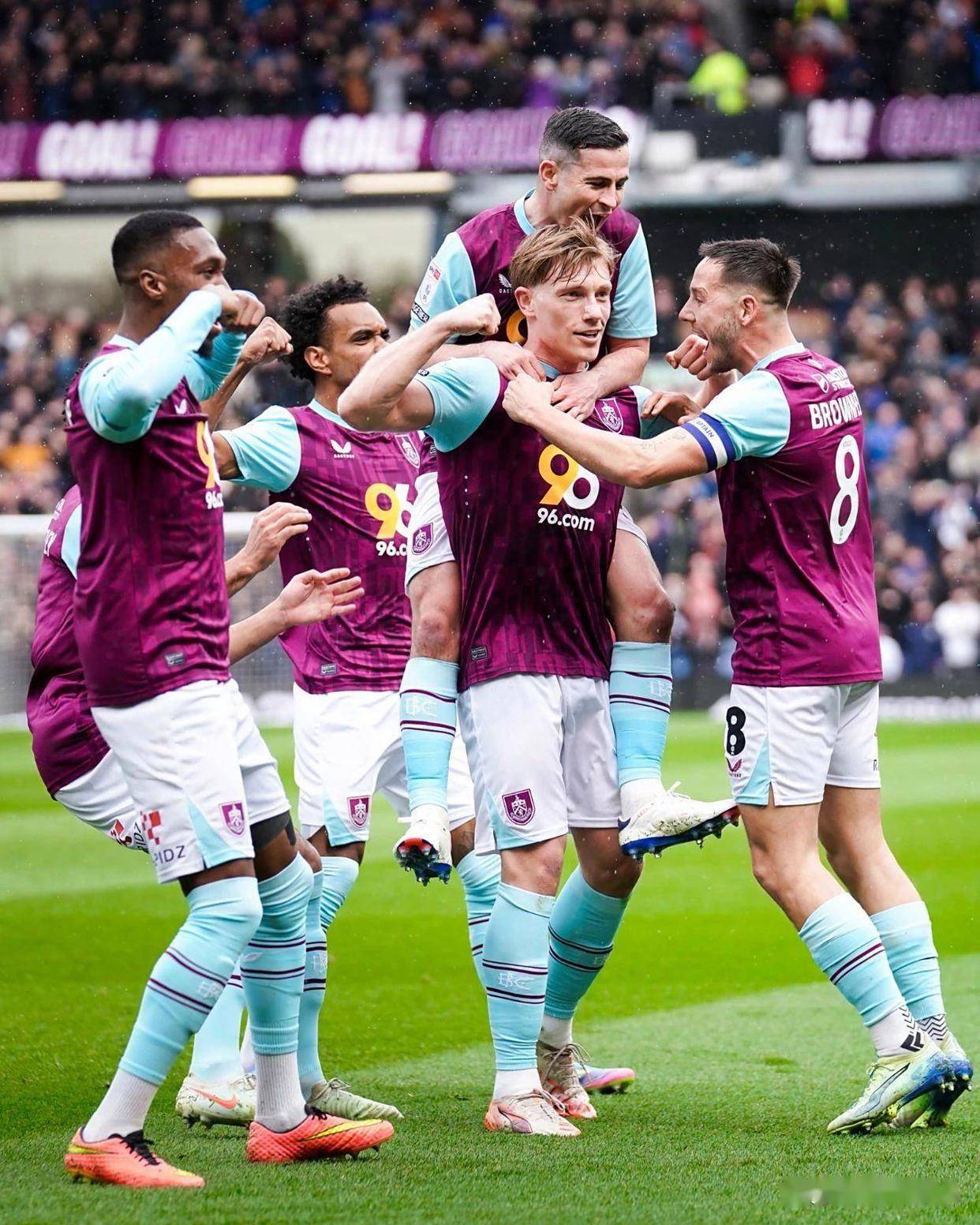 关于沃特福德战平伯恩利,英超降级之争更加激烈的信息 关于沃特福德战平伯恩利,英超降级之争更加激烈的信息