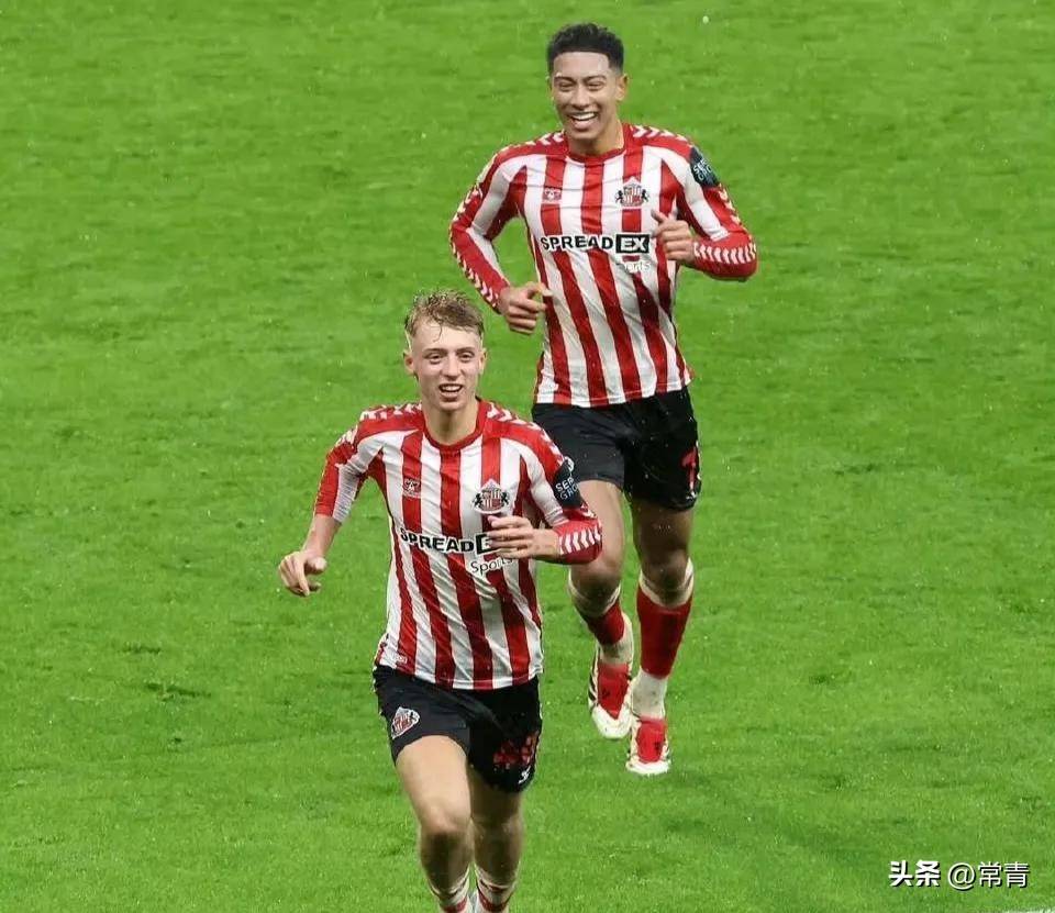 利兹联主教练点赞球员努力,全队精神饱满的简单介绍 利兹联主教练点赞球员努力,全队精神饱满的简单介绍