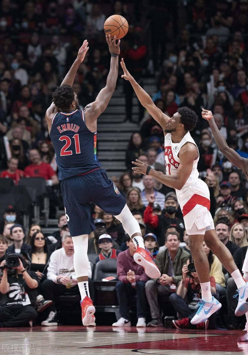 法国队鏖战中国队,桃田贤斗扛起全队 法国队鏖战中国队,桃田贤斗扛起全队