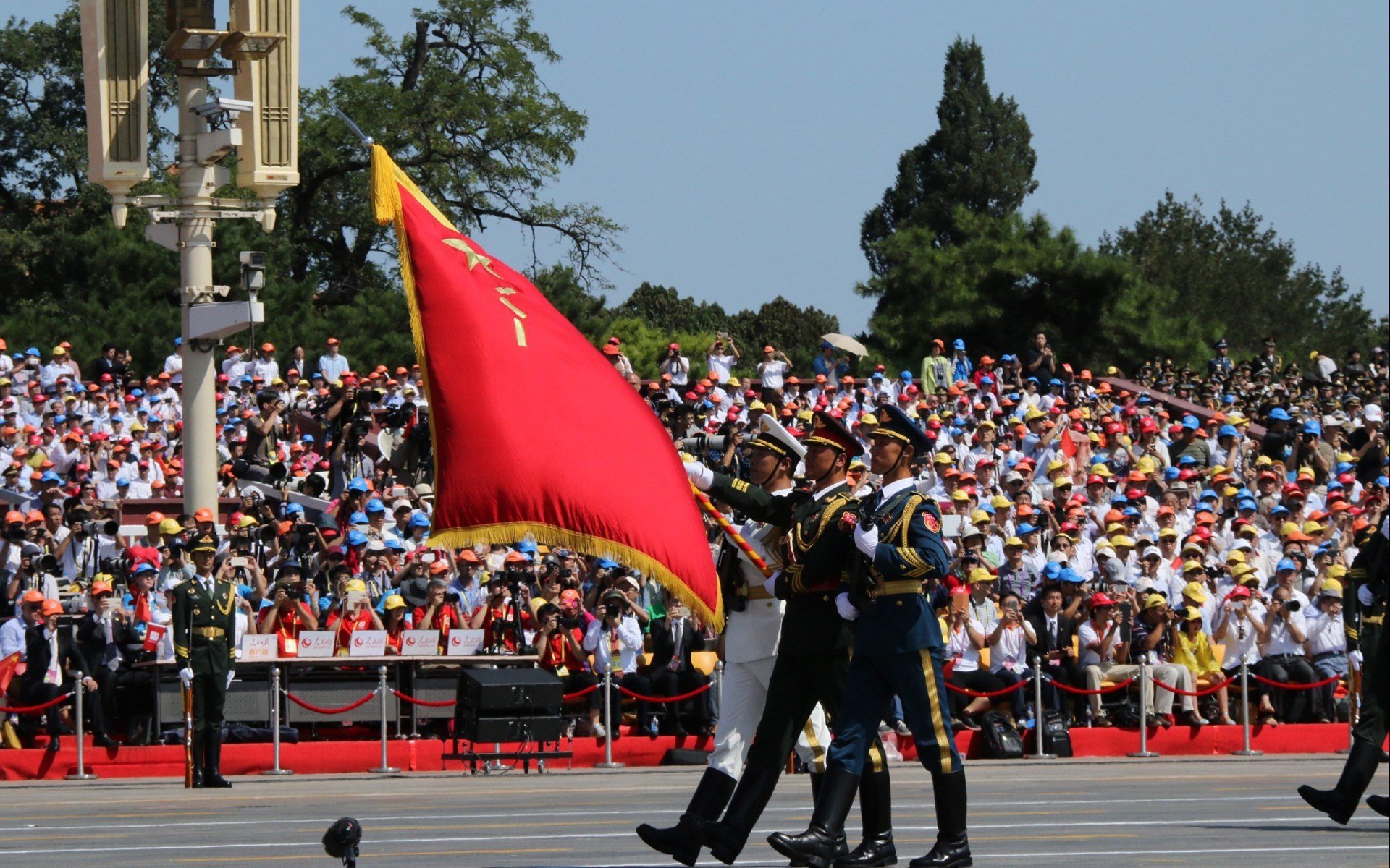 平行时空的绿茵剧本,伊萨克几内亚战袍下的蓝军征服记