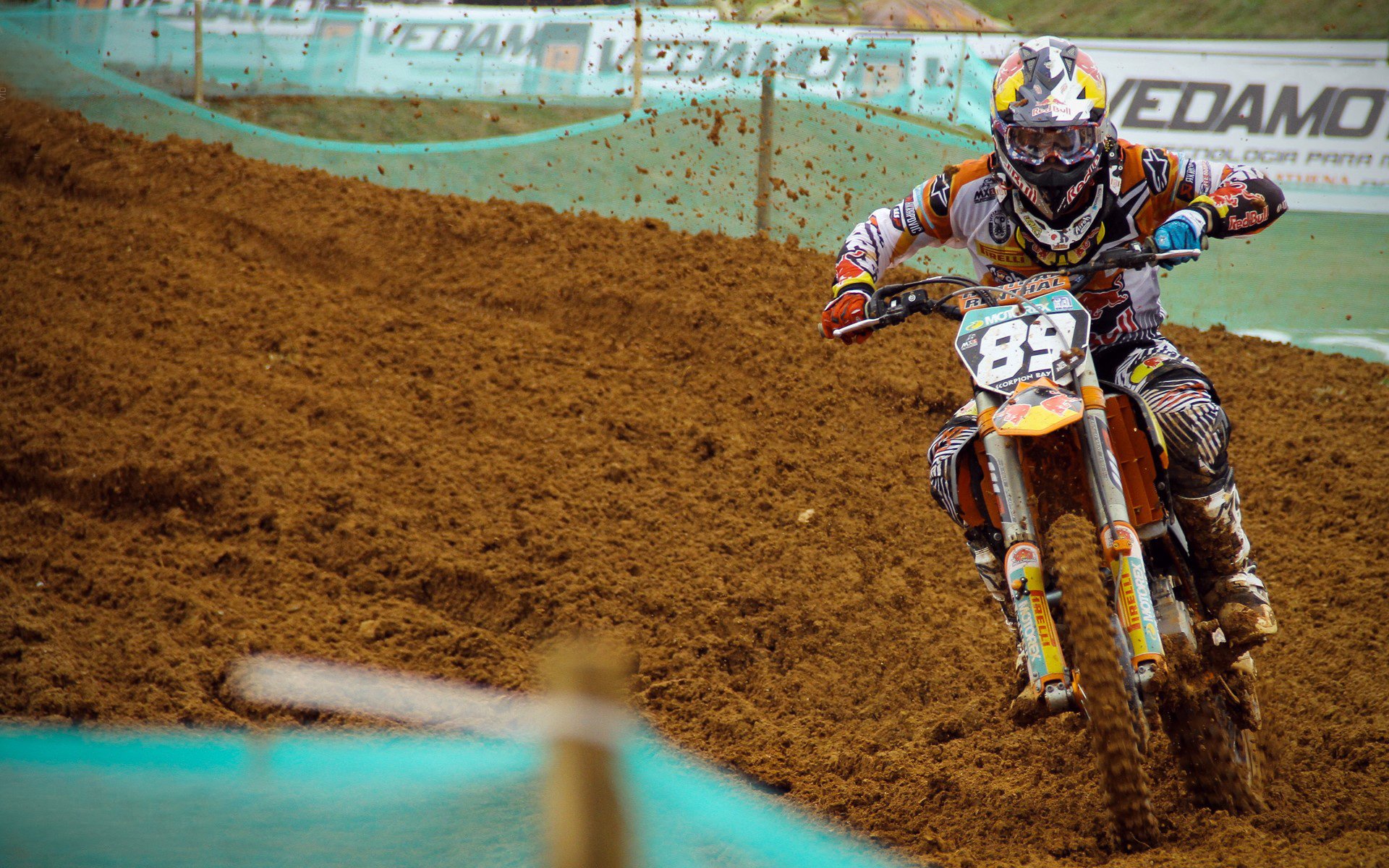 F1街道赛的暗夜狂想曲,当数据成为唯一的轰鸣—解密保罗全面爆炸的非典型胜利