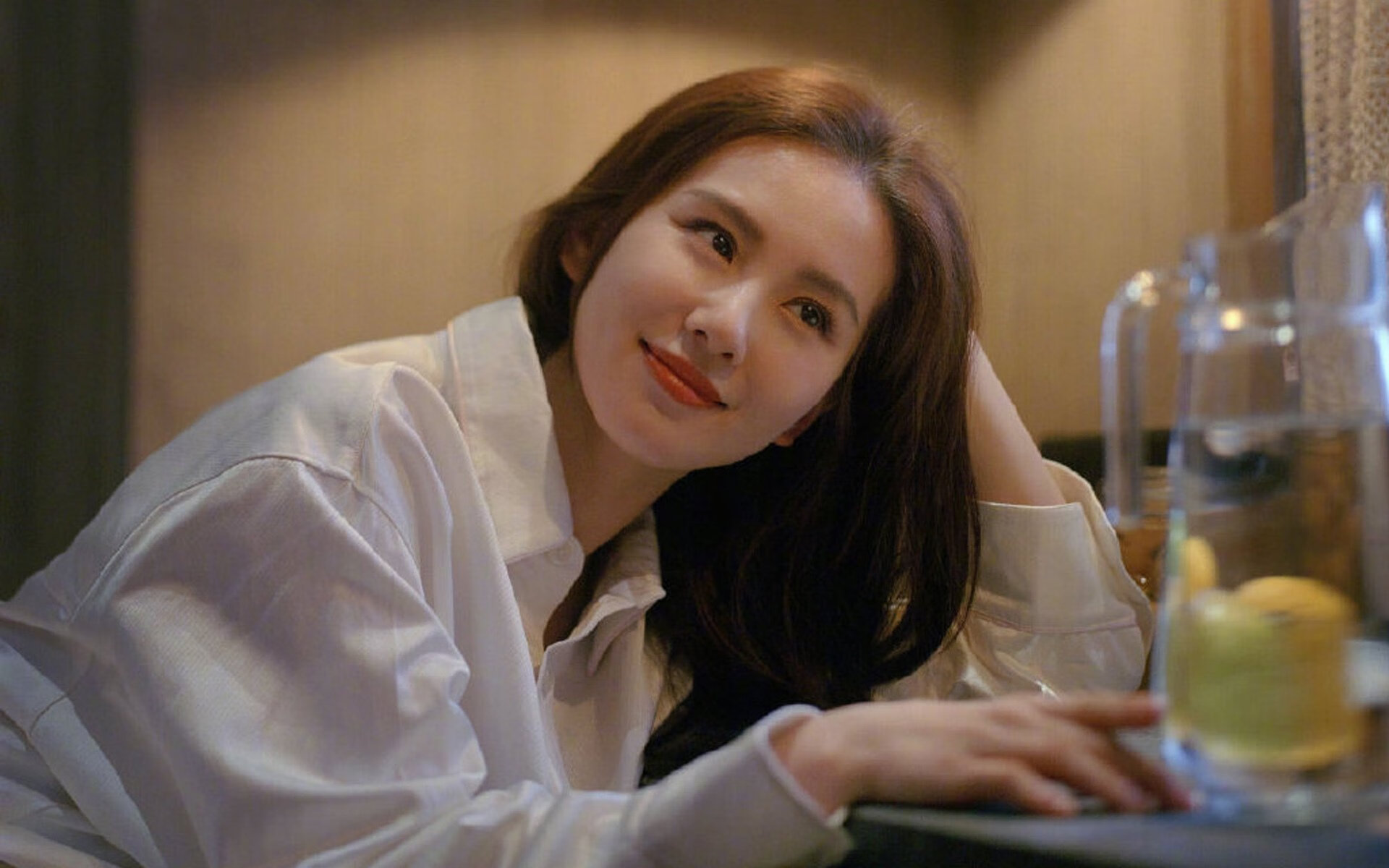 跨越太平洋的篮球对话，米切尔率鹈鹕险胜深圳，东西篮球在友谊赛中交汇